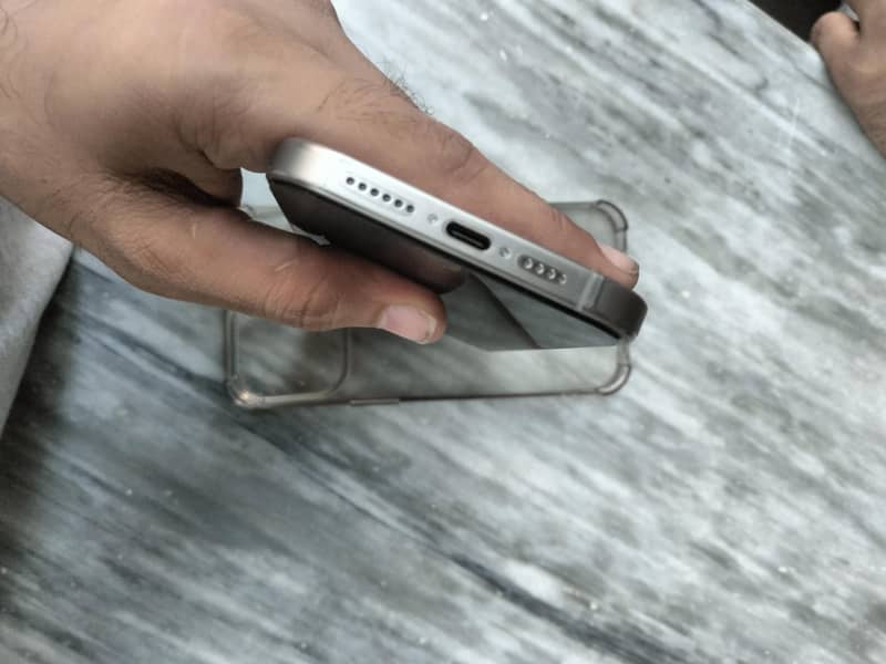 Apple iPhone 15 Pro Max 2