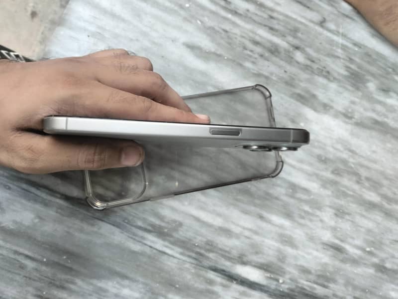 Apple iPhone 15 Pro Max 5