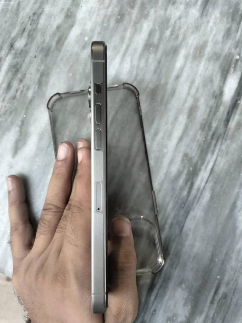 Apple iPhone 15 Pro Max 6