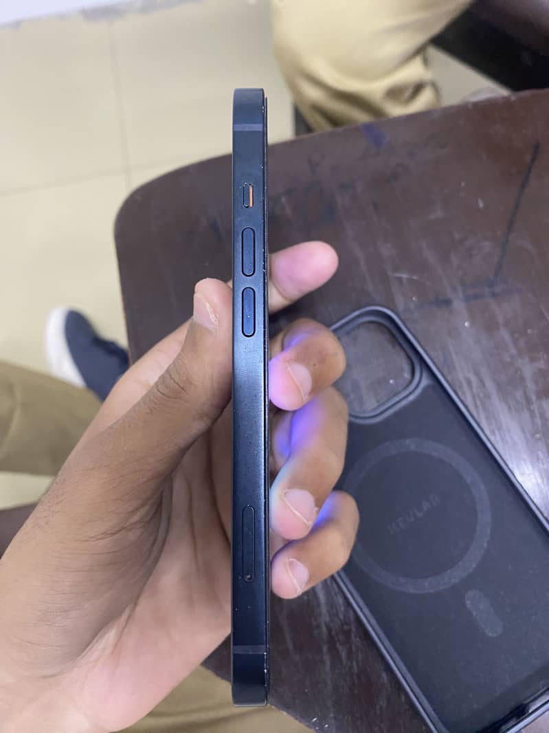 Apple iPhone 13 0