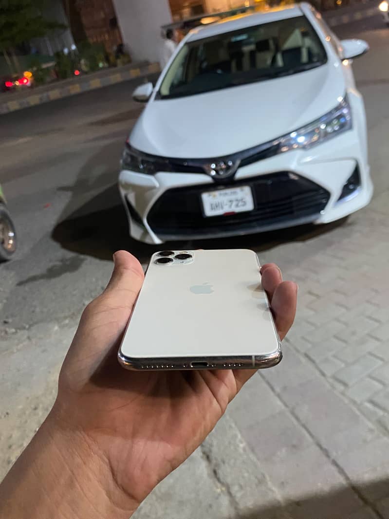 Apple iPhone 11 Pro Max 0