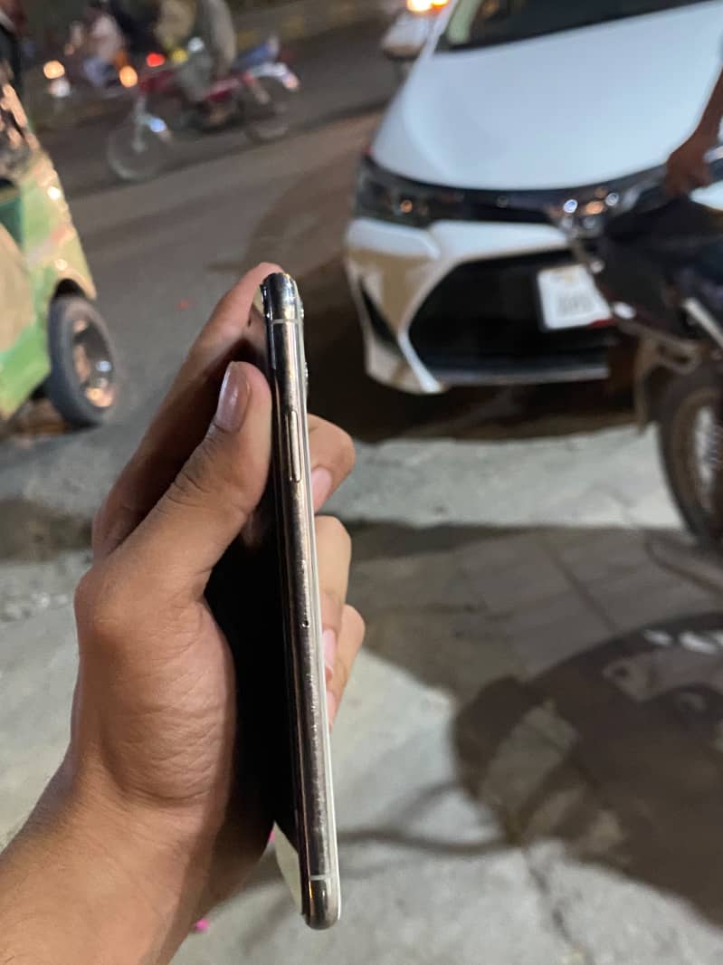 Apple iPhone 11 Pro Max 1
