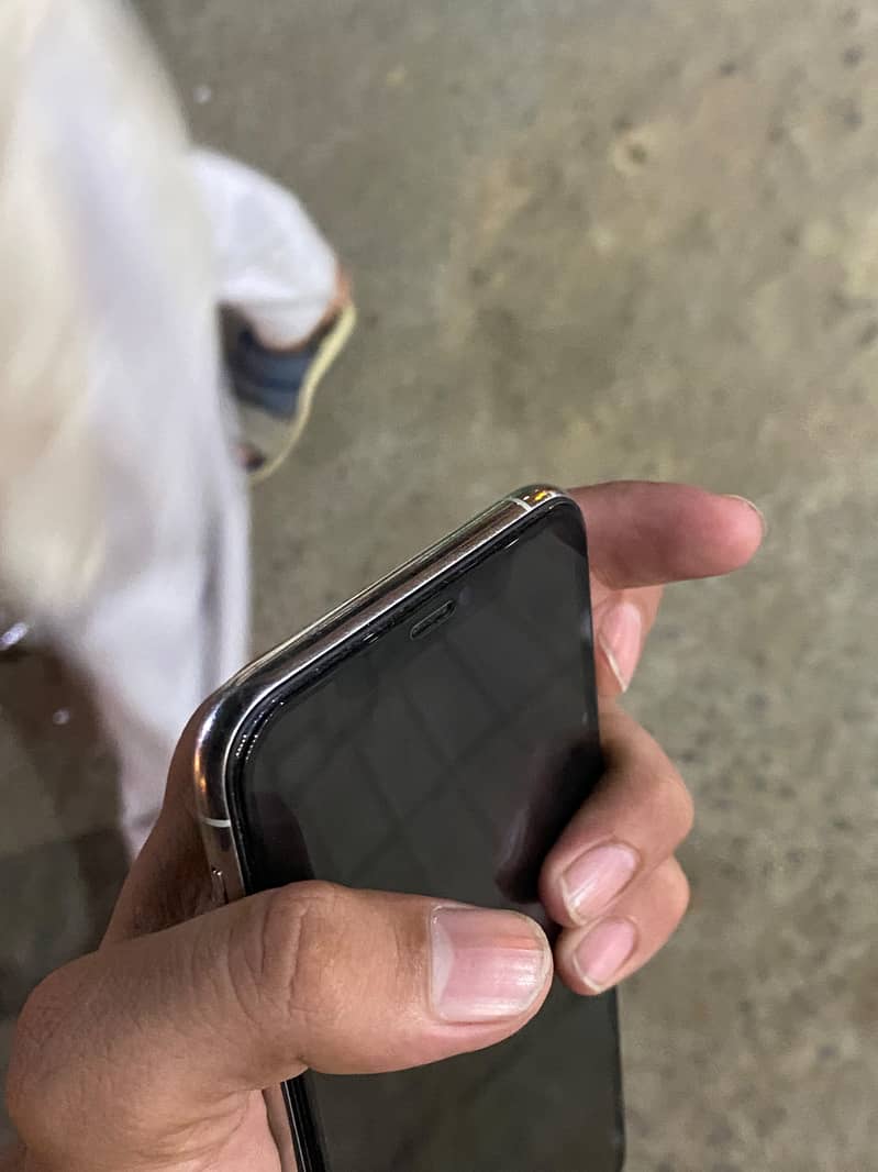 Apple iPhone 11 Pro Max 4