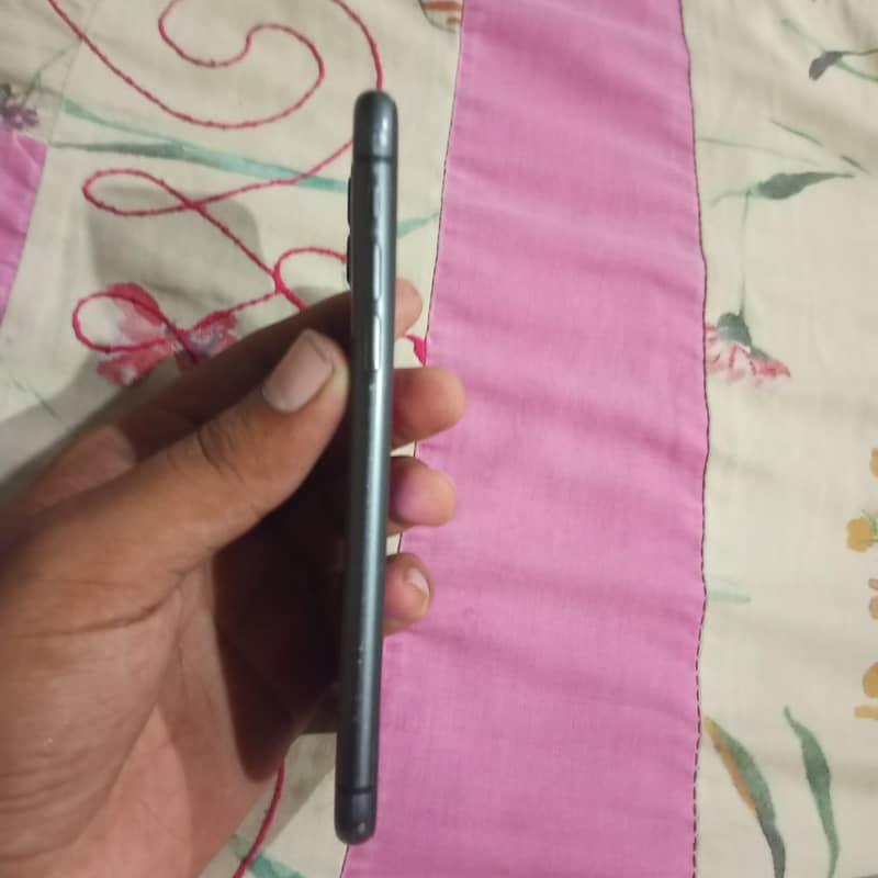 Apple iPhone 11 0