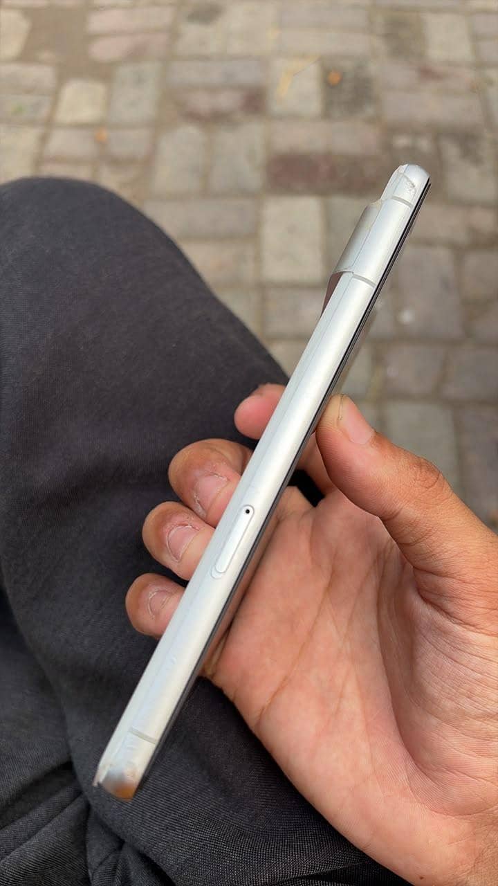 Google Pixel 7 4