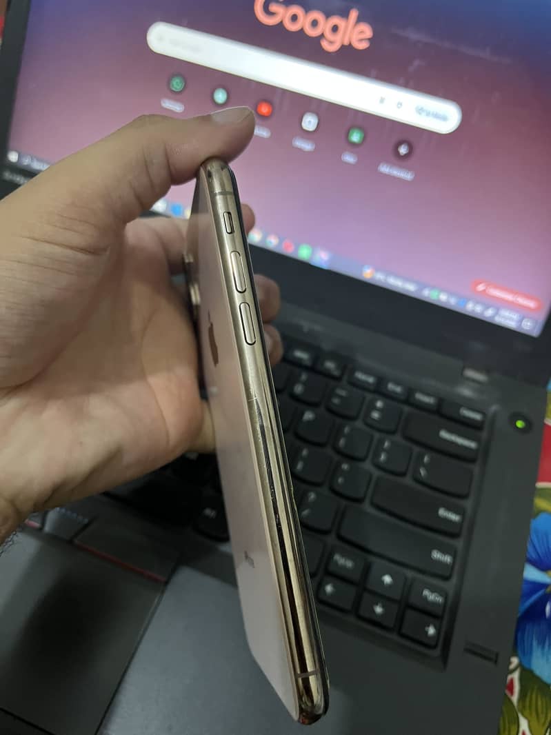 Apple iPhone XS 3