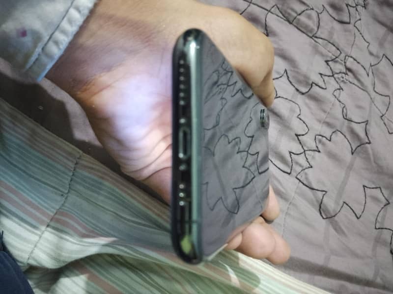 Apple iPhone XS 1