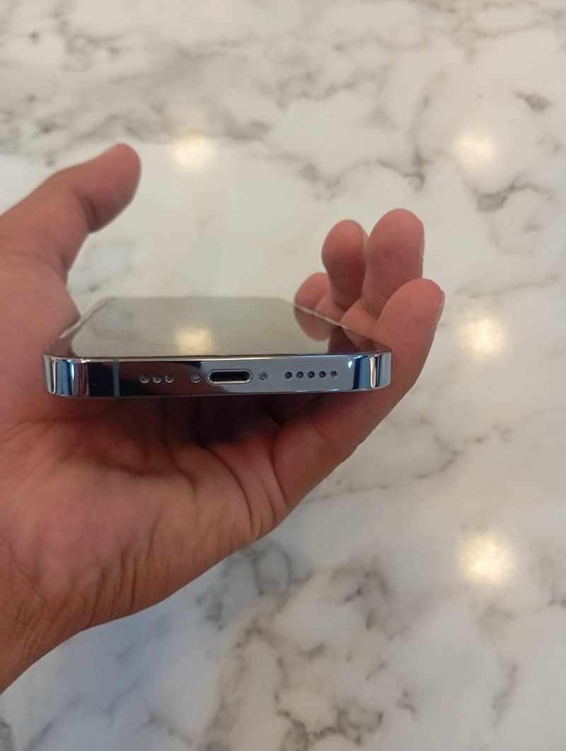 Apple iPhone 13 2