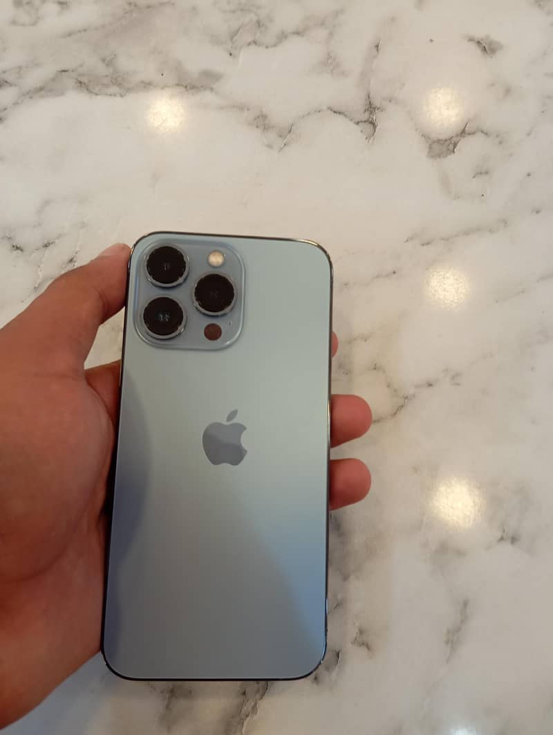 Apple iPhone 13 4