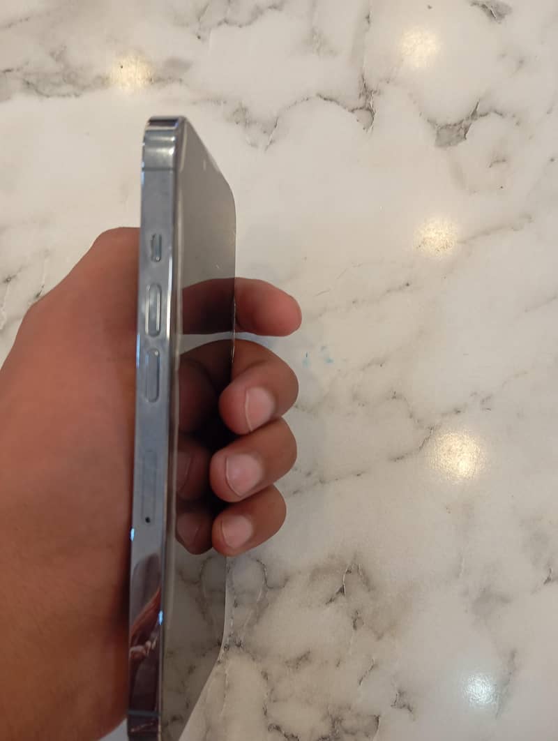 Apple iPhone 13 5