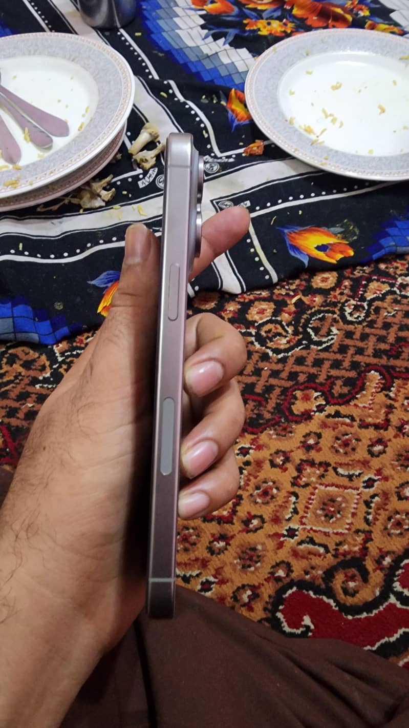 Apple iPhone 15 Pro Max 3