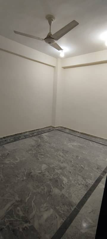 Studio room for rent
