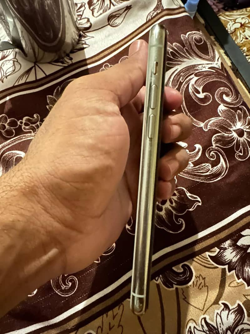 Apple iPhone 11 Pro 7