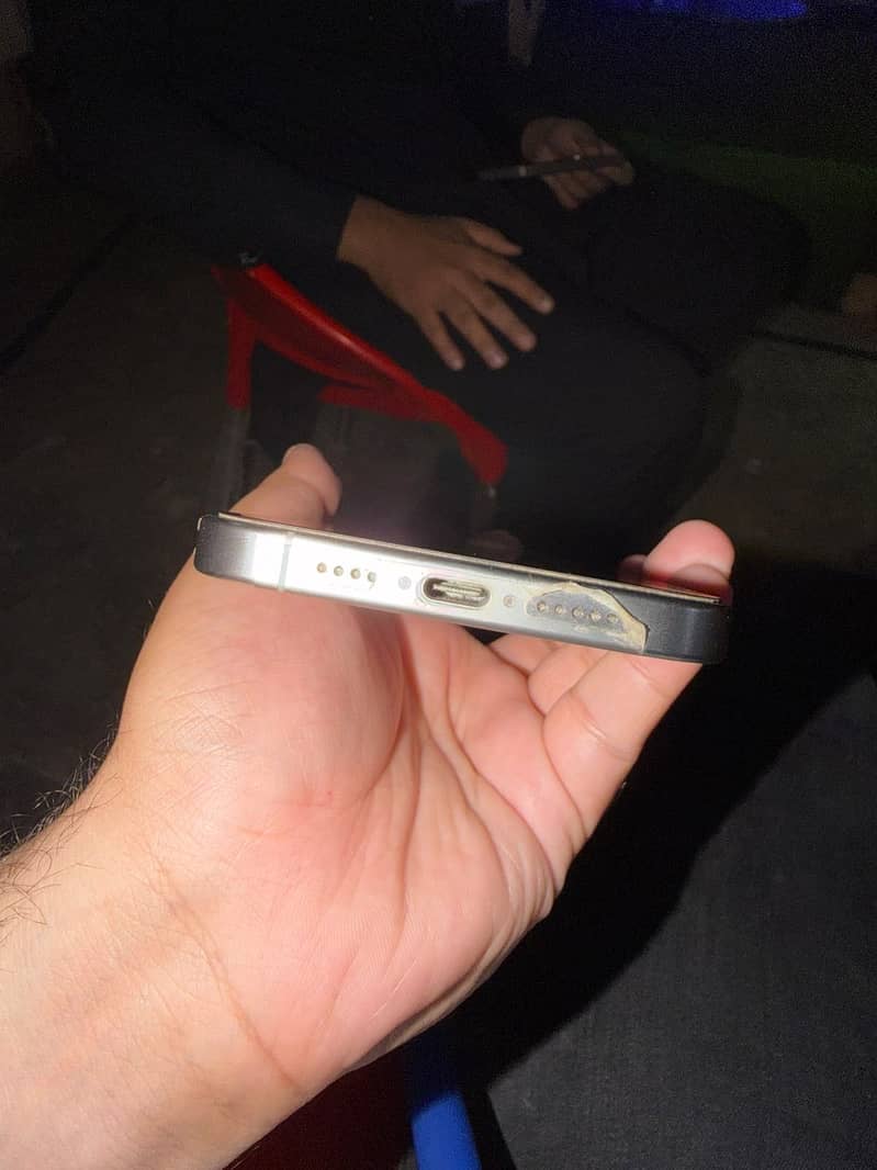 Apple iPhone 15 Pro Max 2
