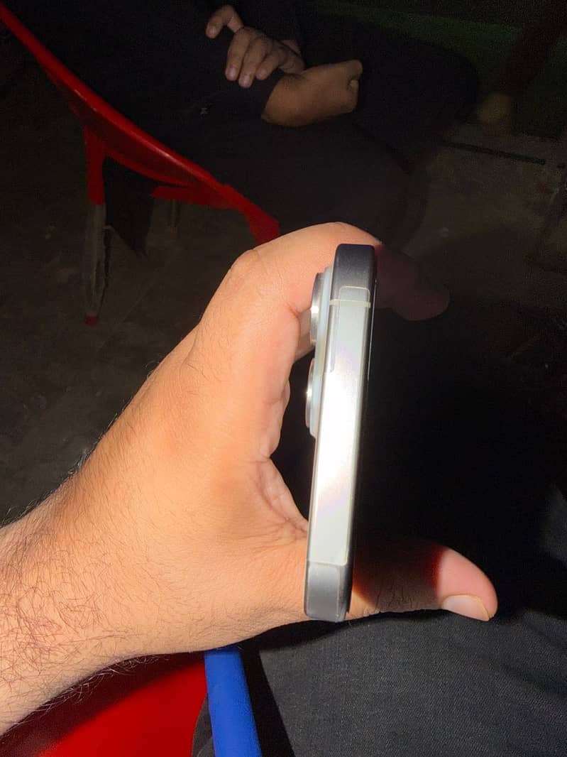 Apple iPhone 15 Pro Max 4
