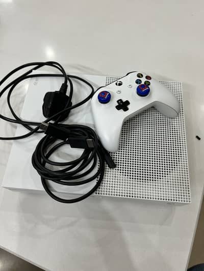Xbox 1s with controller and wires