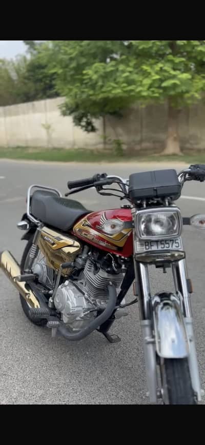 Honda 125 self start golden edition