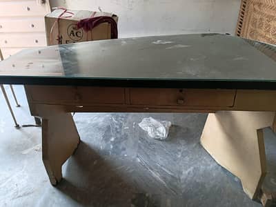 Office Tabel for sale with top glass