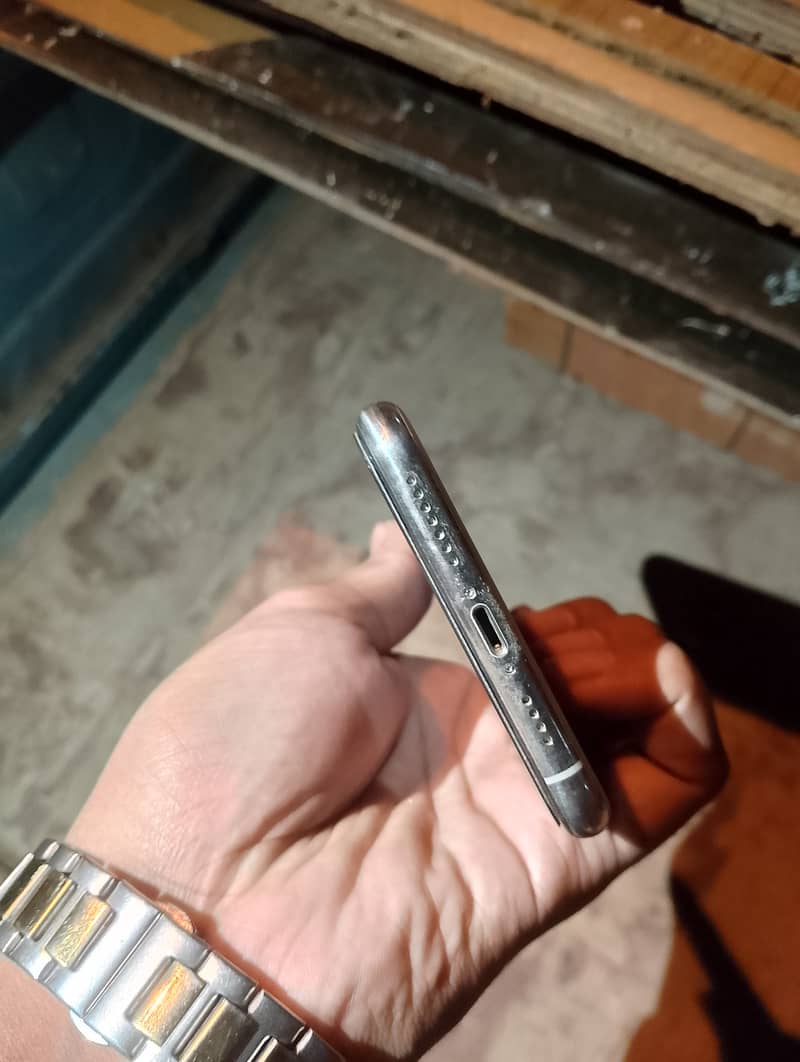 Apple iPhone 11 Pro Max 6