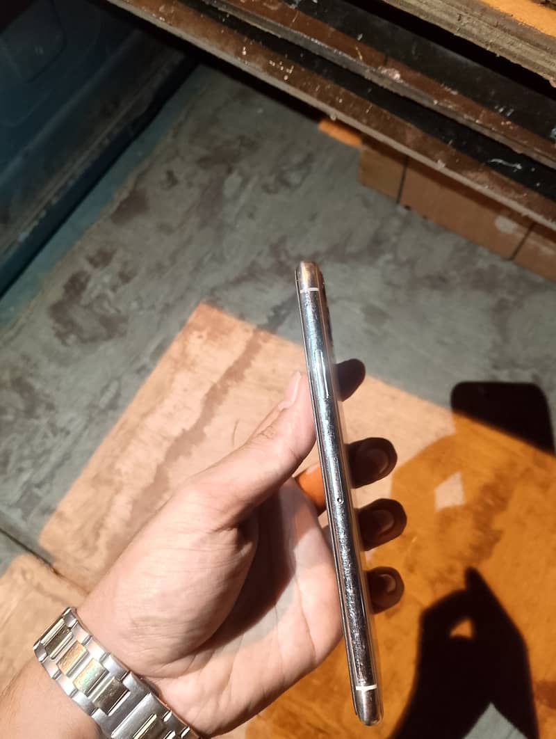 Apple iPhone 11 Pro Max 7