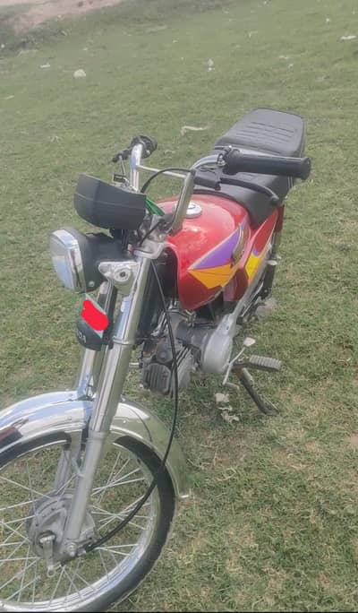 bike new tiyar kie ha APNA Shok ka sath her chezze achi Dali ha