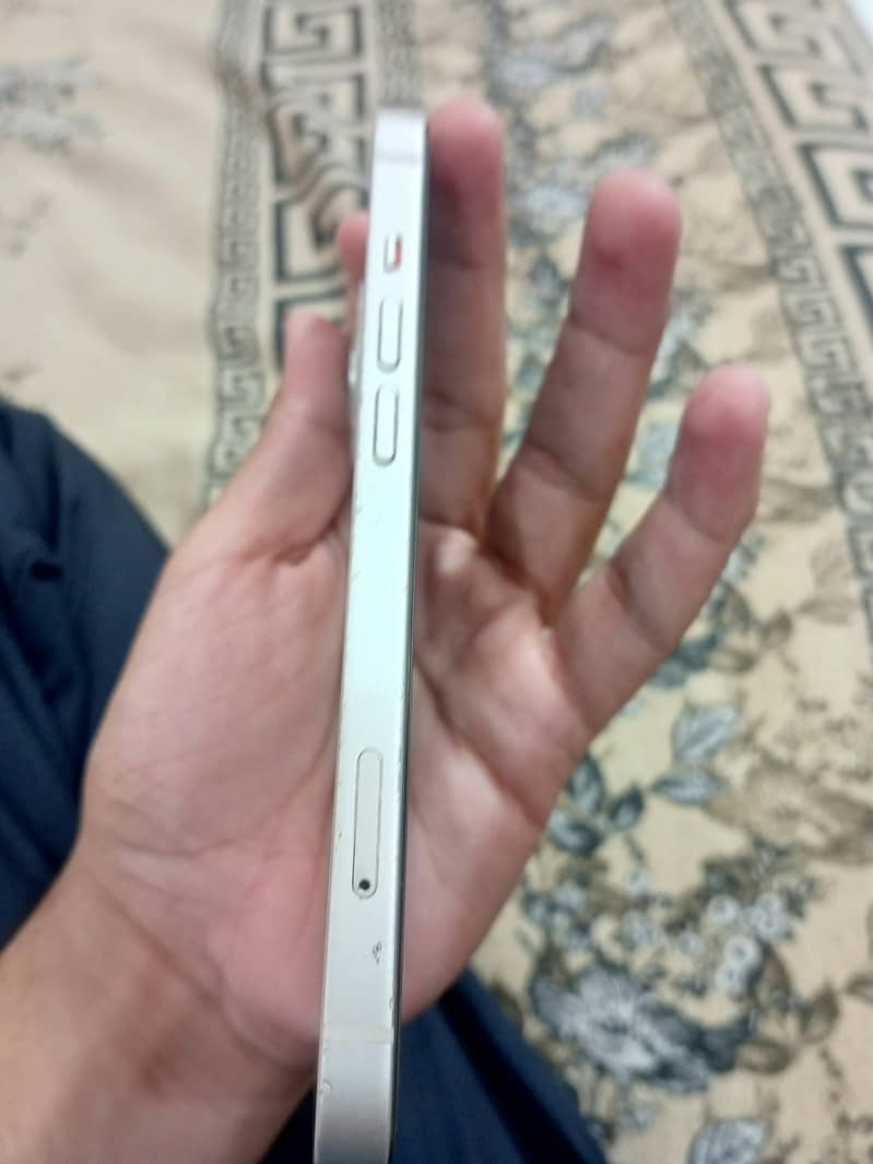 Apple iPhone 13 2