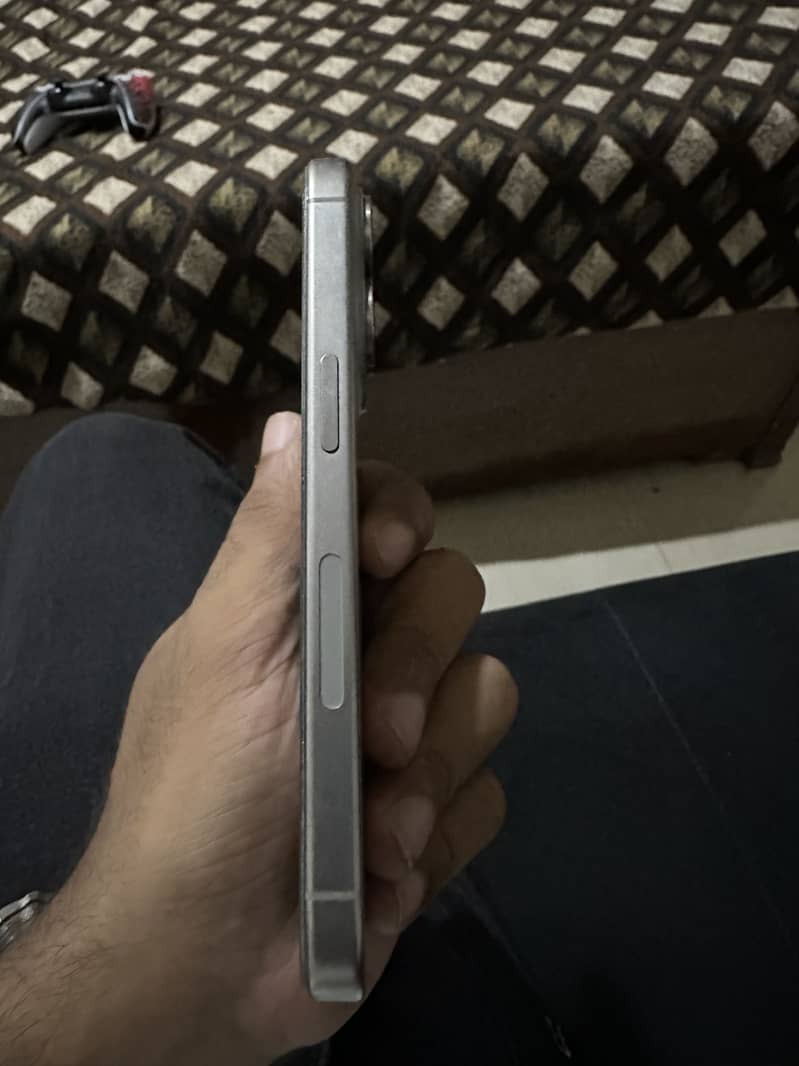 Apple iPhone 15 Pro 0
