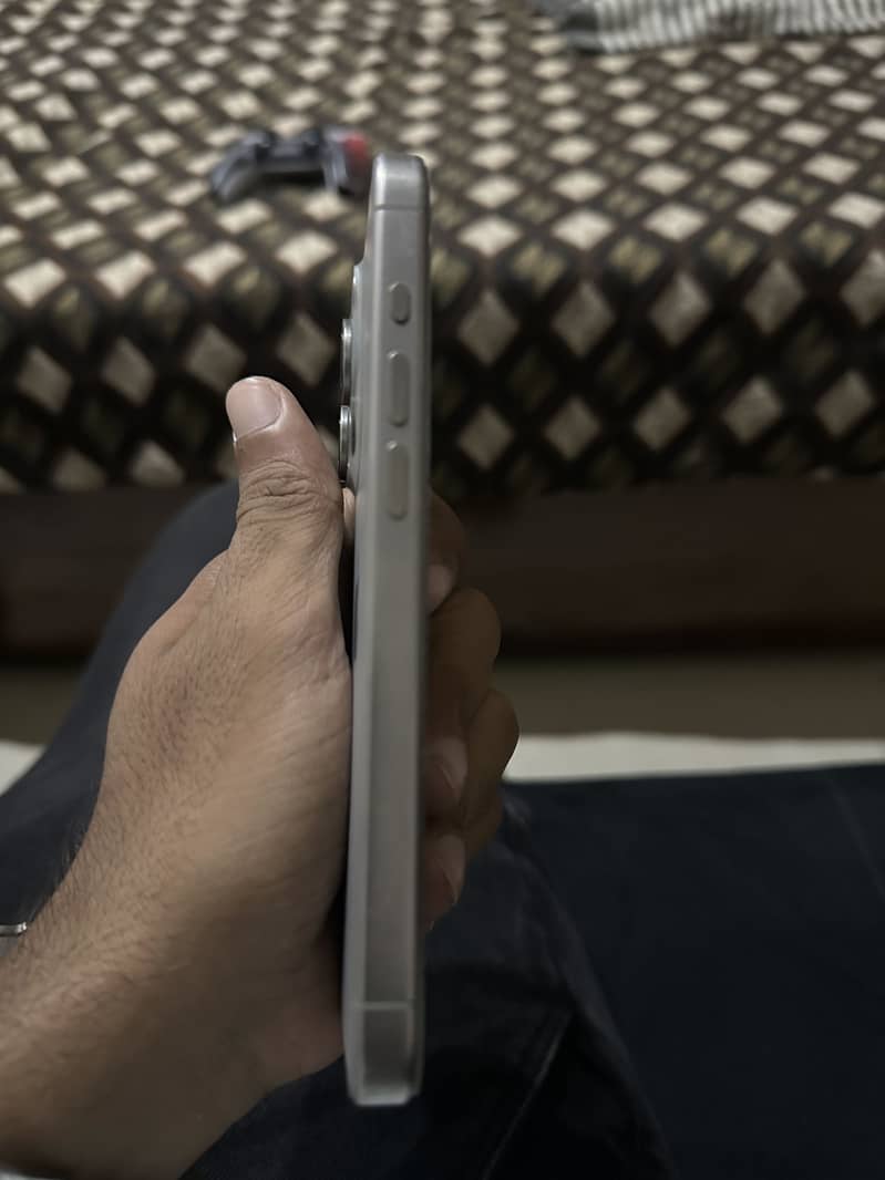 Apple iPhone 15 Pro 4
