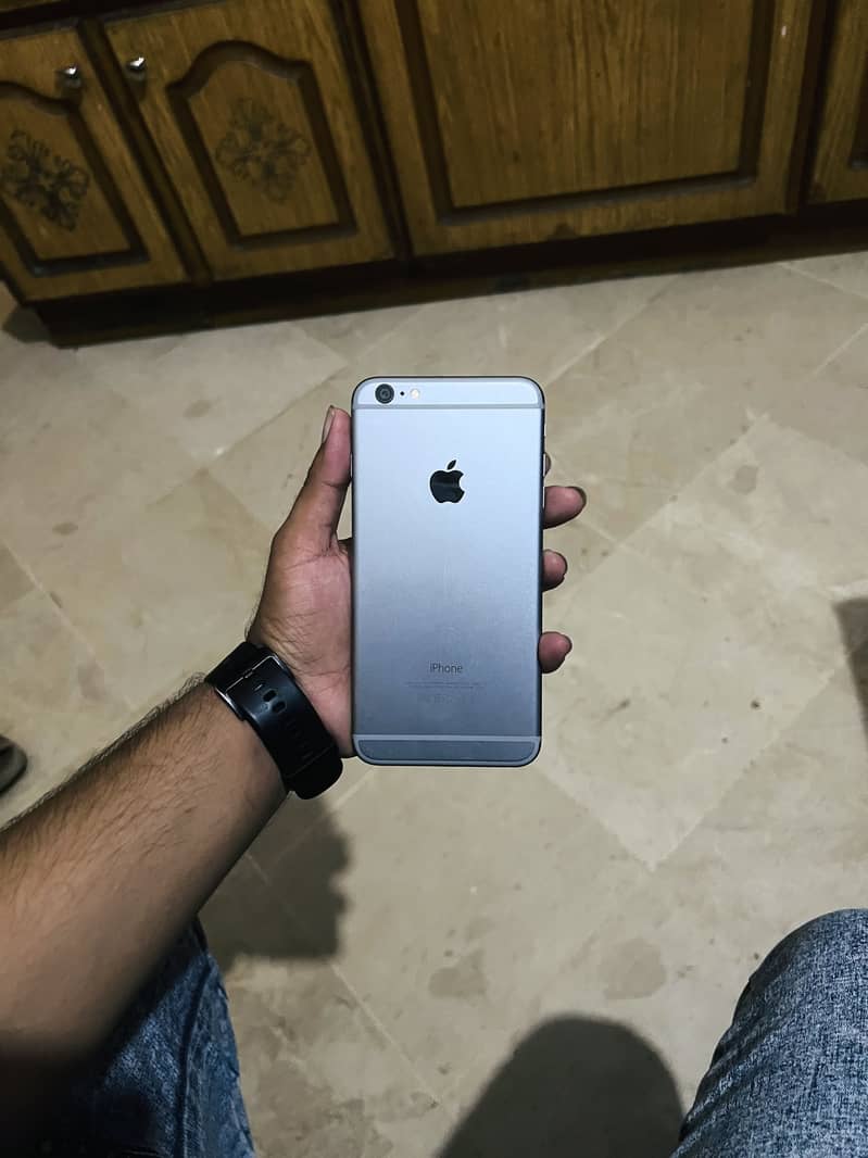 Apple iPhone 6 Plus 0