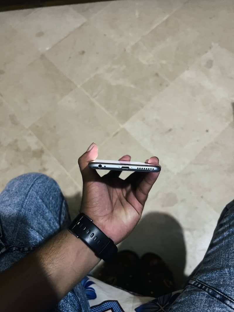 Apple iPhone 6 Plus 4