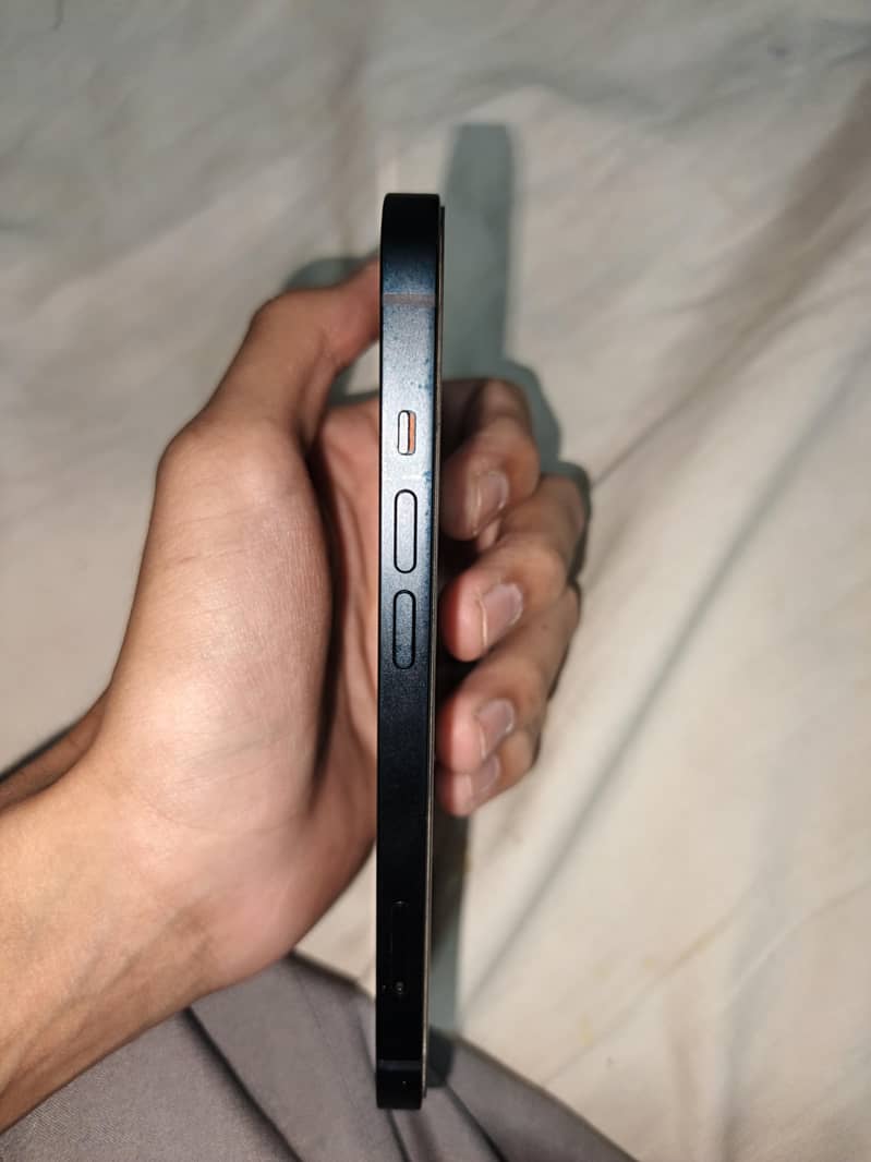 Apple iPhone 13 2