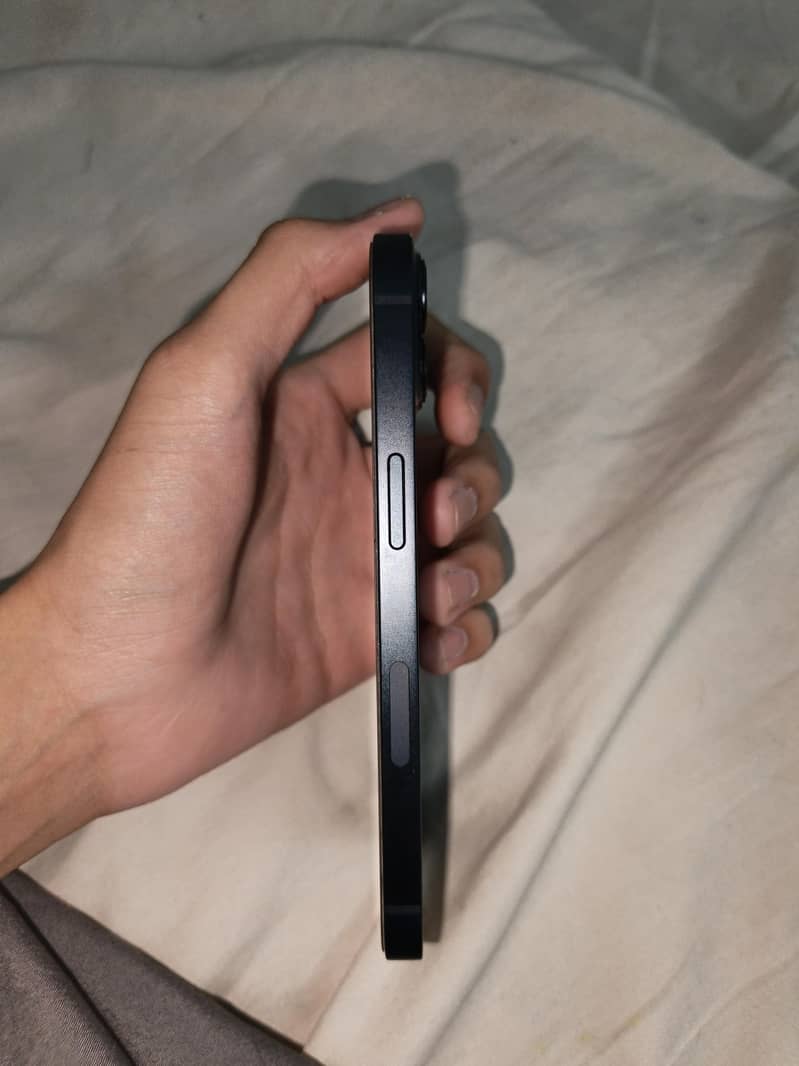 Apple iPhone 13 3