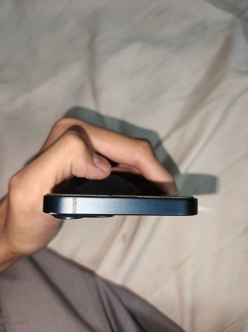 Apple iPhone 13 5
