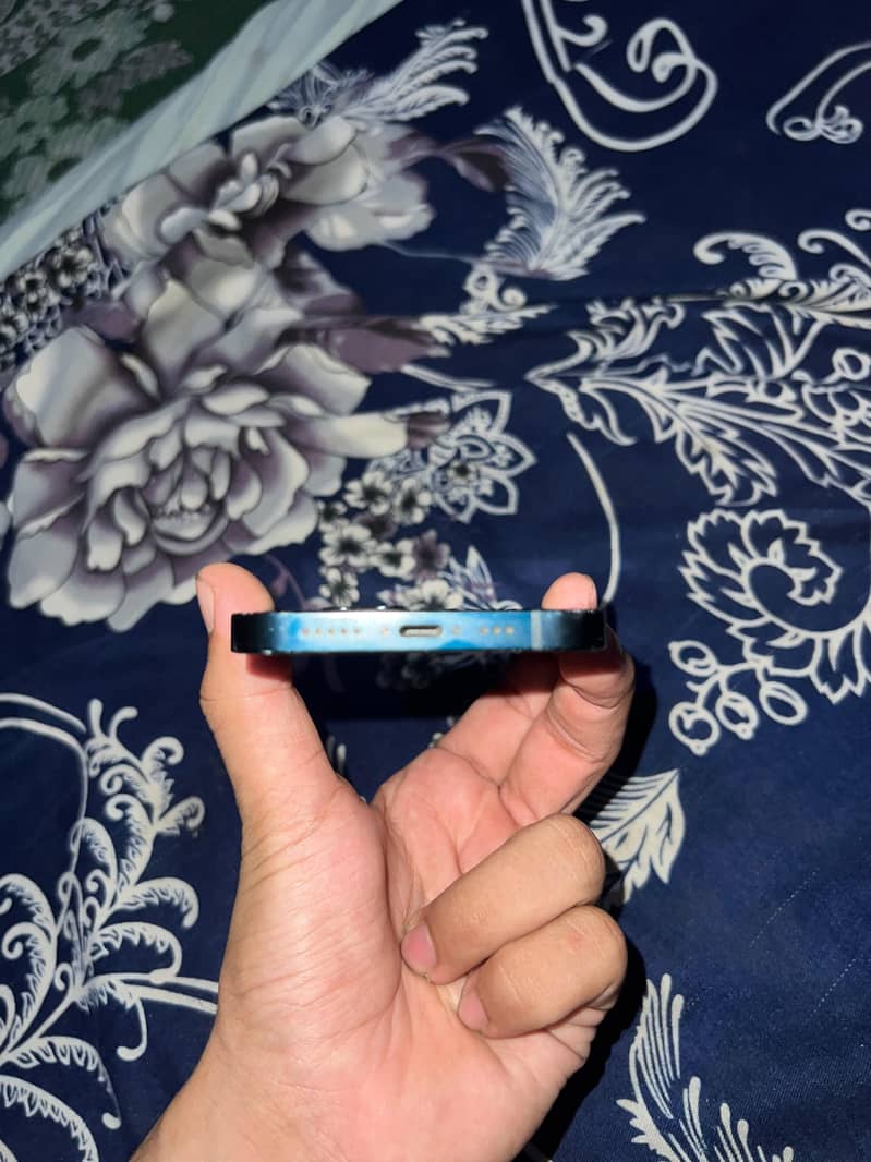 Apple iPhone 14 4