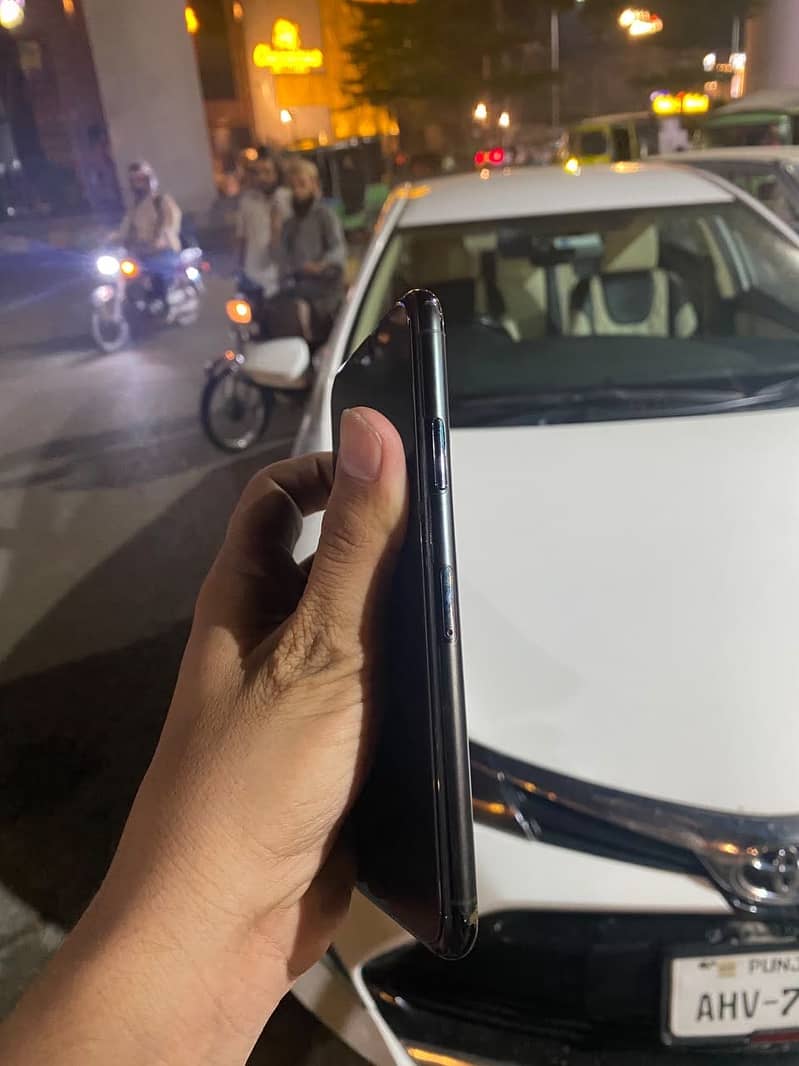 Apple iPhone 11 Pro Max 1