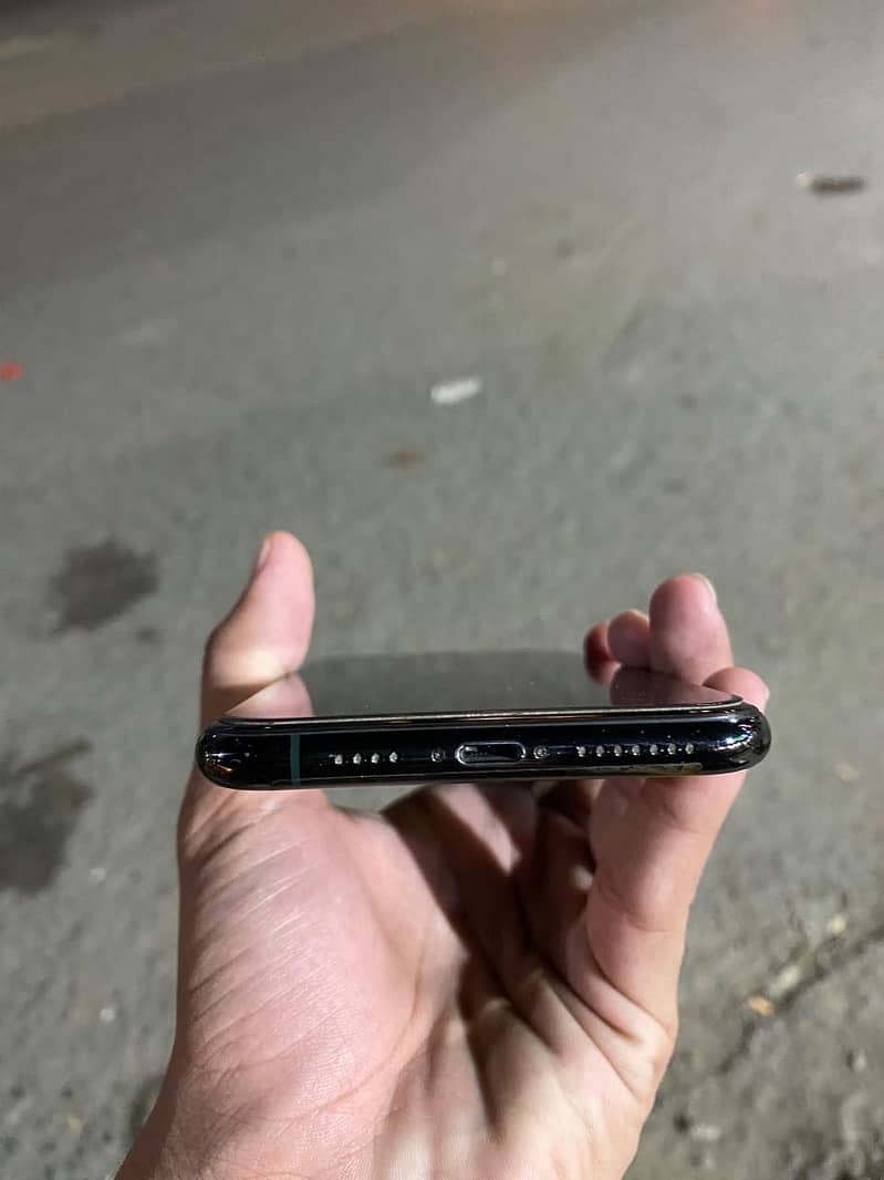 Apple iPhone 11 Pro Max 6