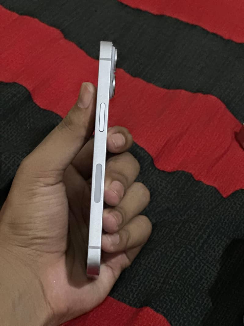 Apple iPhone 14 3