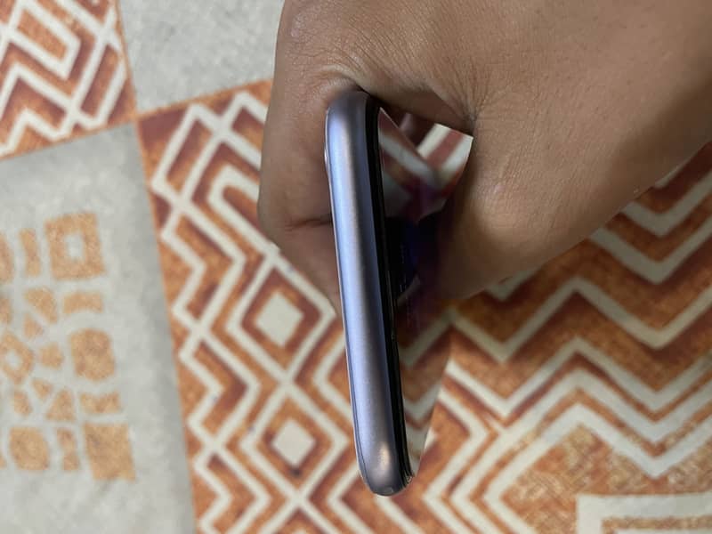 Apple iPhone 11 0