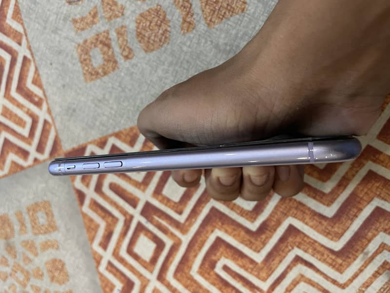 Apple iPhone 11 3