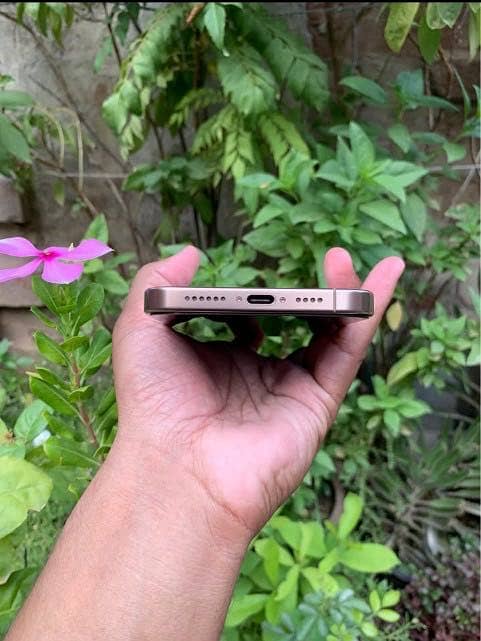 Apple iPhone 16 Pro Max 2