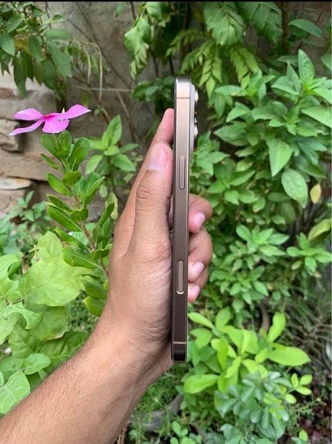 Apple iPhone 16 Pro Max 3