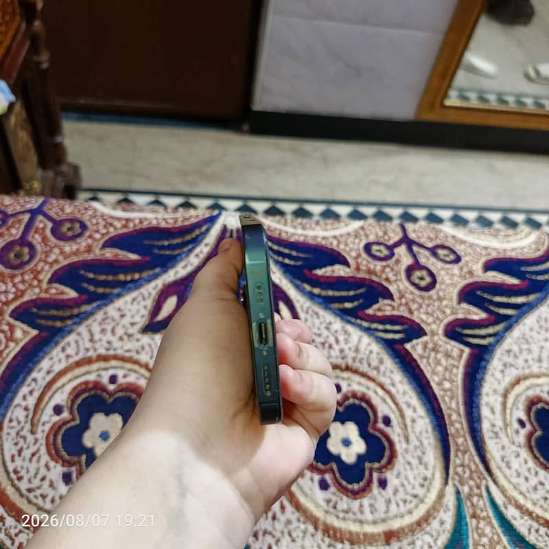 Apple iPhone 13 2