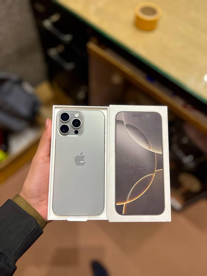Apple iPhone 16 Pro Max 0