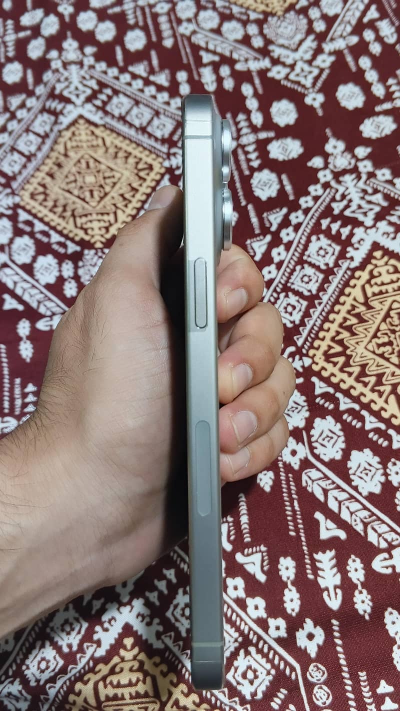 Apple iPhone 15 Pro Max 3