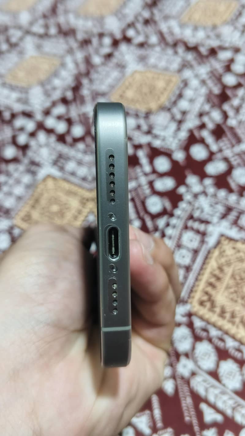 Apple iPhone 15 Pro Max 4