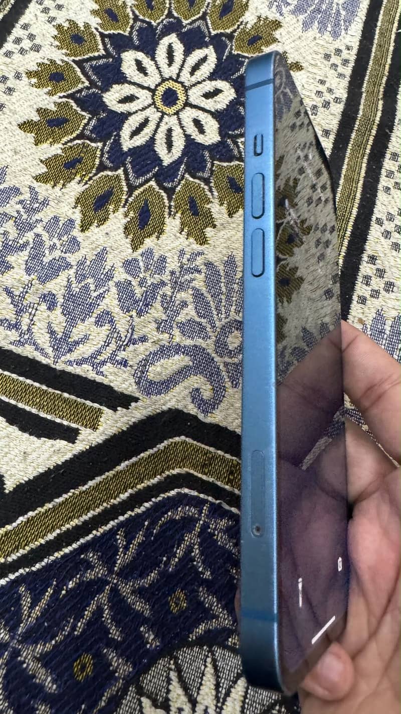Apple iPhone 13 3