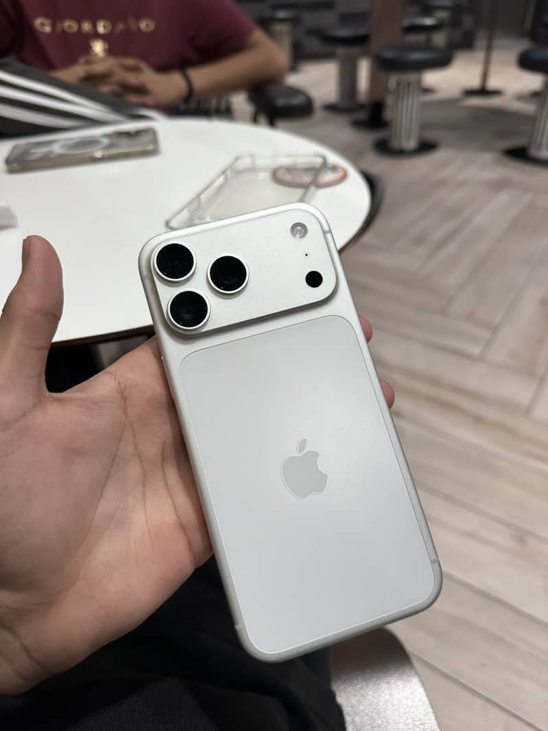 Apple iPhone 17 Pro Max 0