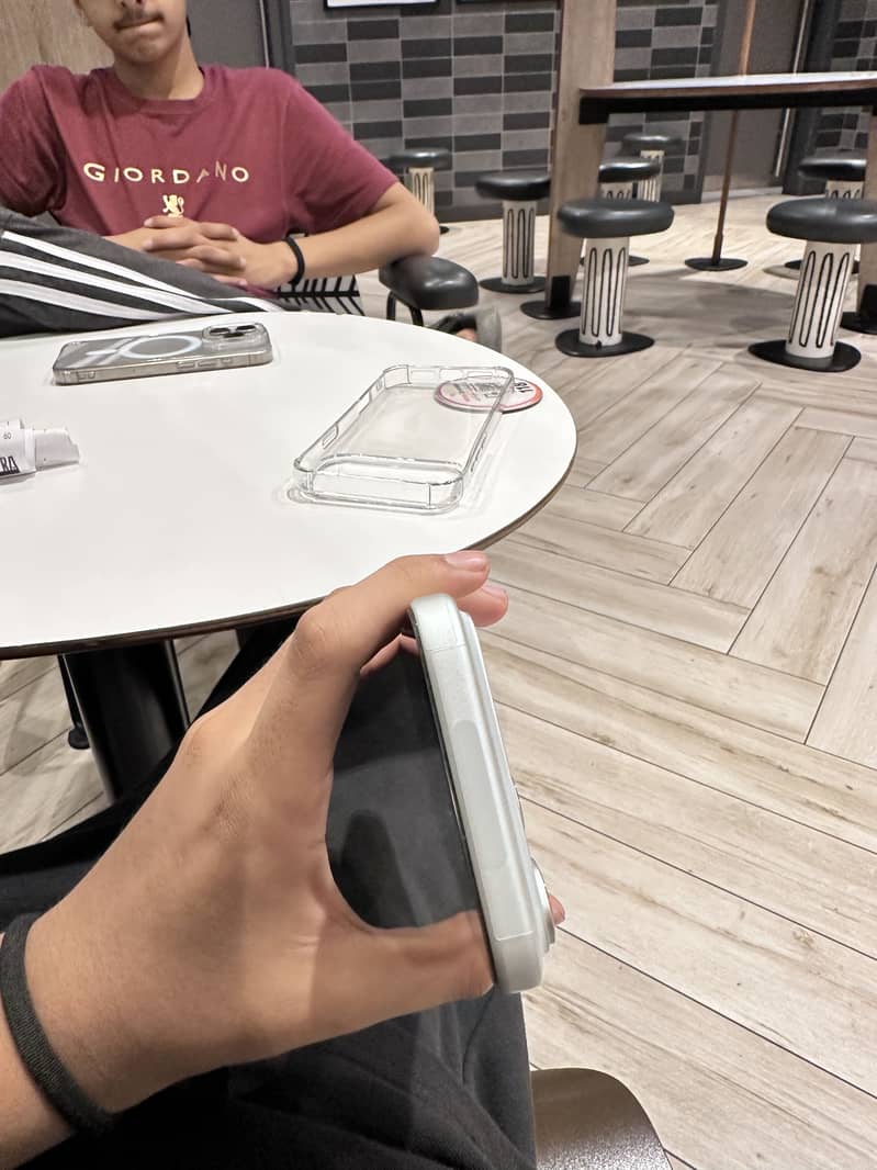 Apple iPhone 17 Pro Max 5
