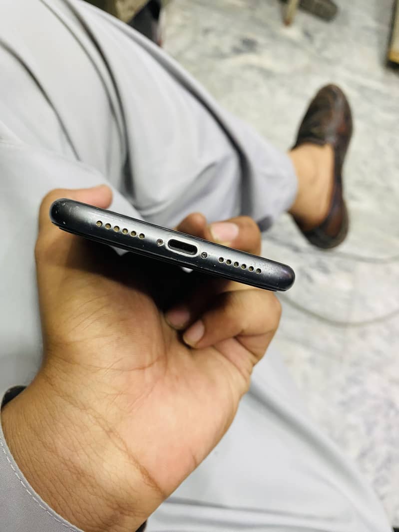 Apple iPhone 11 3