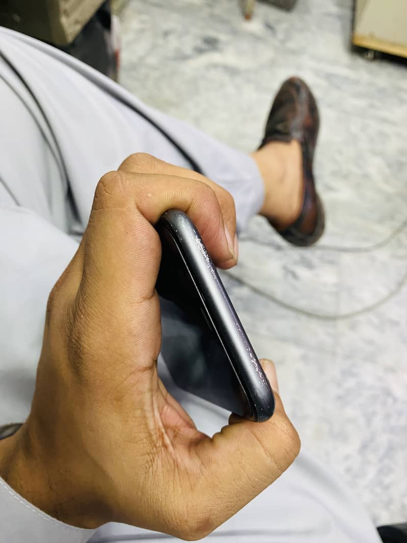 Apple iPhone 11 4